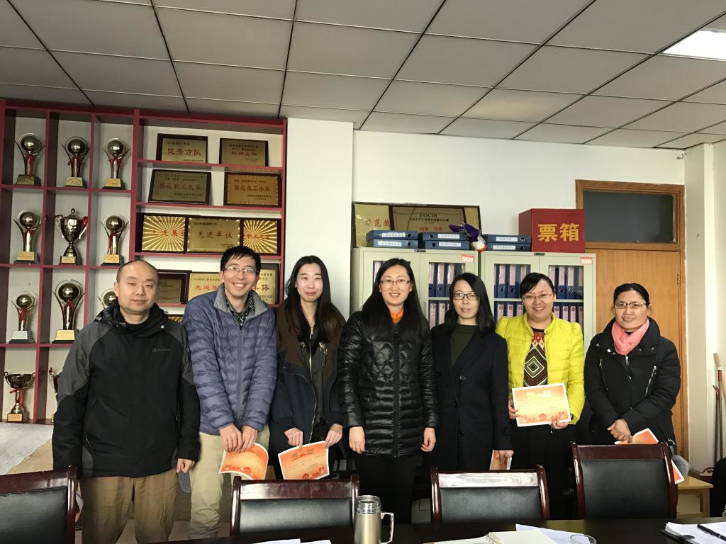 科研标兵与院领导合影